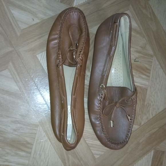 Toms And Michael Kors Brown Leather Loafers - Picture 2 of 3